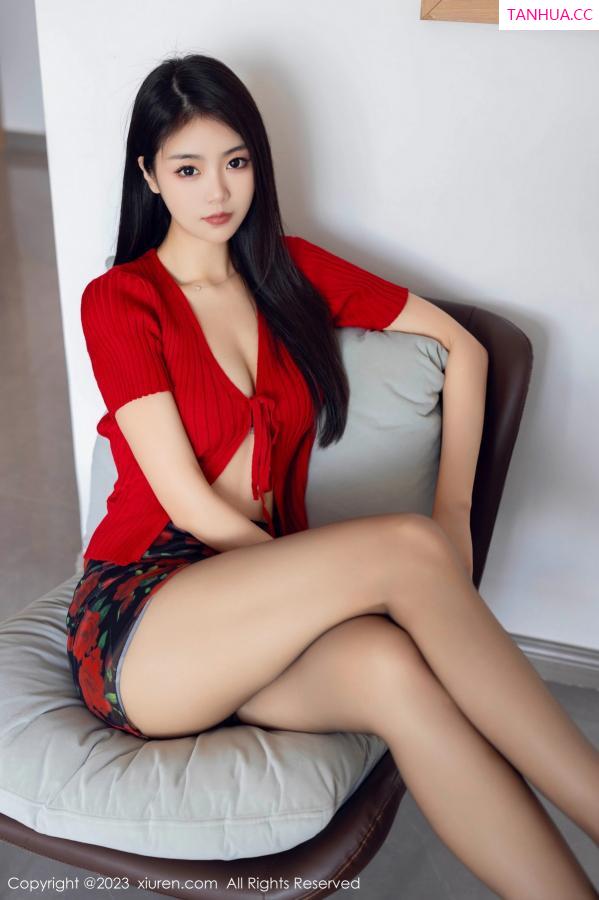 可乐Vicky  [XiuRen]高清写真图 2023.08.18 No.7249 可乐Vicky 短裙美腿第7张图片